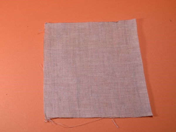 DIY-Hütte auf Hühnerbeinen aus Naturmaterialien