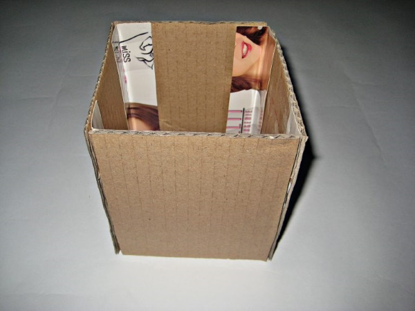 DIY-Hütte auf Hühnerbeinen aus Naturmaterialien