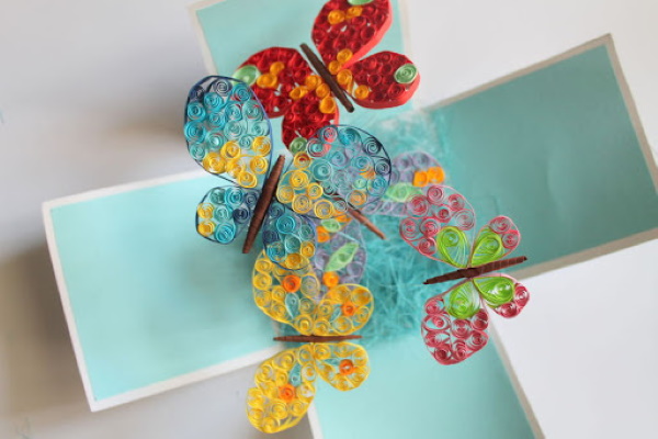 So basteln Sie einen Papierkranich aus Origamipapier