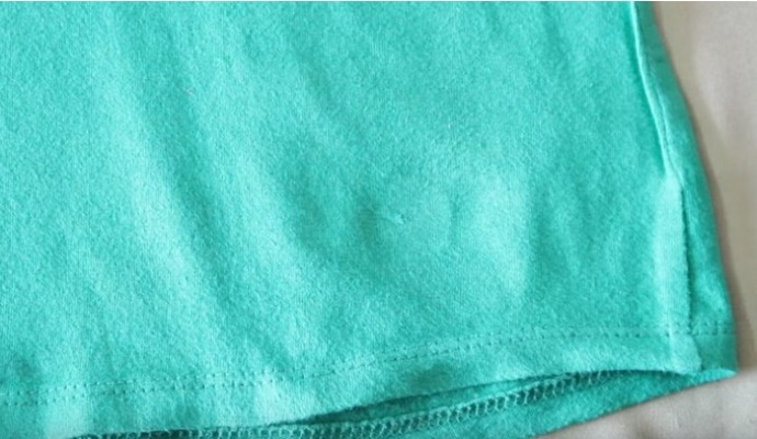 So nähen Sie ein Loch ohne Naht an Hosen, Jacken, Jeans, Pullovern und T-Shirts von Hand