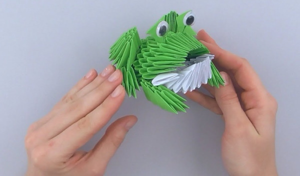 Springender Papierfrosch. Origami-Diagramm Schritt für Schritt
