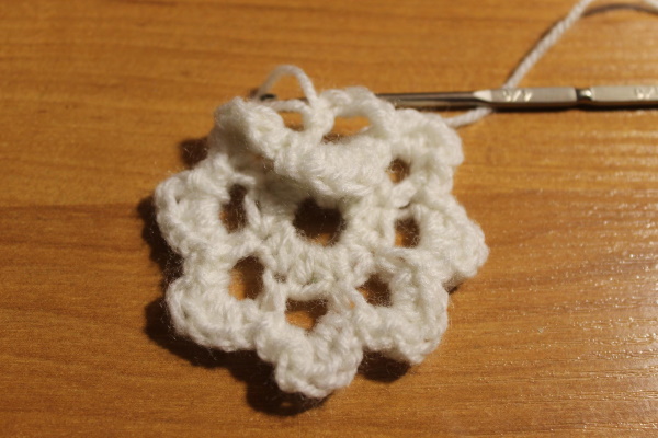 Volumetrische Häkelblume. Schema und Beschreibung