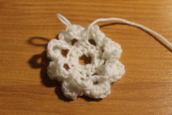 Volumetrische Häkelblume. Schema und Beschreibung