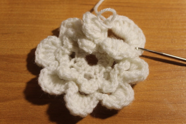 Volumetrische Häkelblume. Schema und Beschreibung