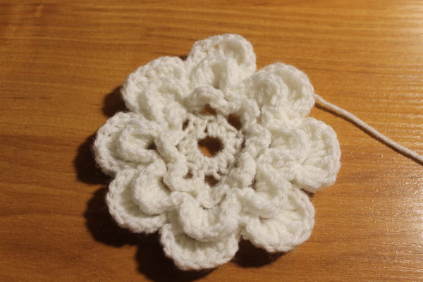 Volumetrische Häkelblume. Schema und Beschreibung