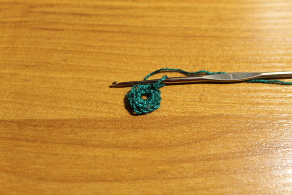 Volumetrische Häkelblume. Schema und Beschreibung