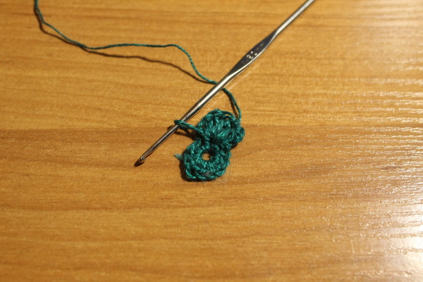 Volumetrische Häkelblume. Schema und Beschreibung