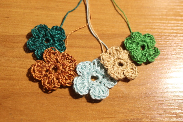 Volumetrische Häkelblume. Schema und Beschreibung
