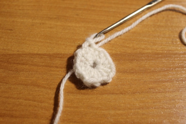 Volumetrische Häkelblume. Schema und Beschreibung