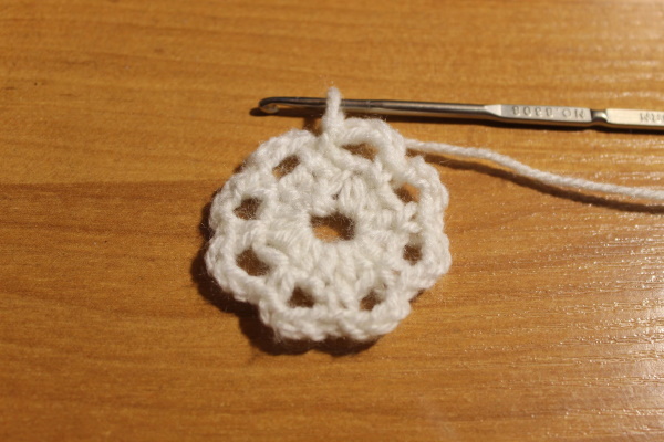 Volumetrische Häkelblume. Schema und Beschreibung