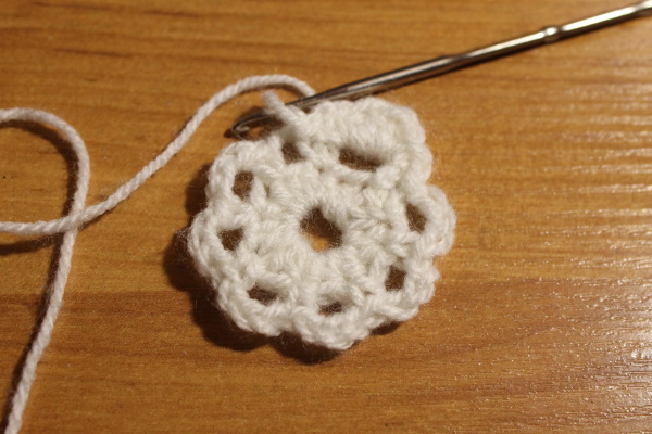 Volumetrische Häkelblume. Schema und Beschreibung