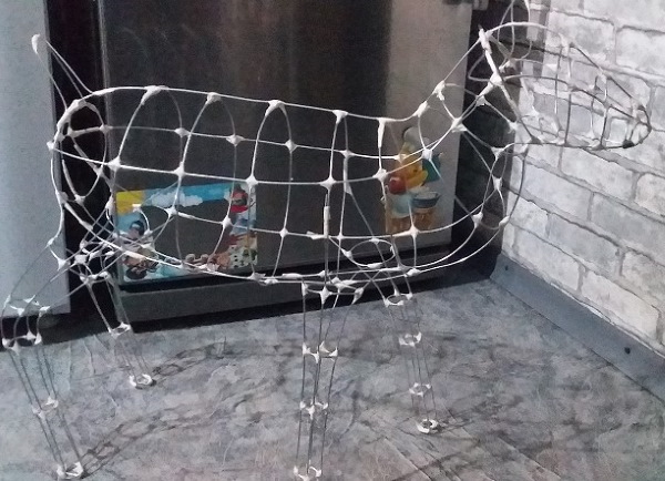 DIY-Hirsch aus Draht und Girlande. Skizze, Diagramm