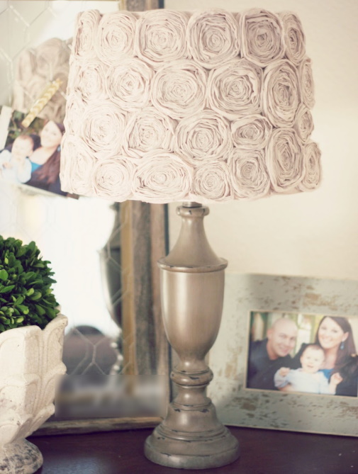 Basteln Sie selbst aus künstlichen Blumen. Foto