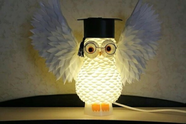 DIY Tischlampe aus Isolon auf einem Lampenschirm