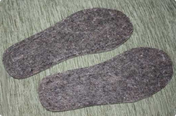 Gestrickte Hausschuhe mit Filzsohle für Anfänger. Schema