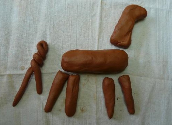 Dymkovo-Spielzeug aus Plastilin. Modellierung Schritt für Schritt