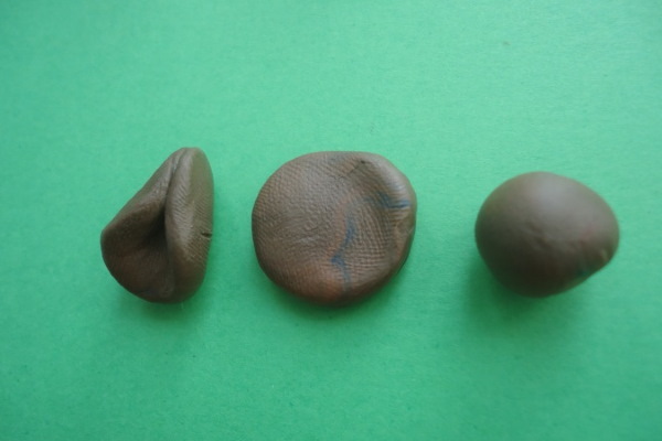 Dymkovo-Spielzeug aus Plastilin. Modellierung Schritt für Schritt