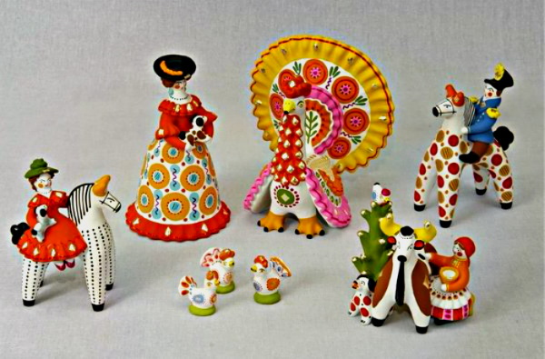 Dymkovo-Spielzeug aus Plastilin. Modellierung Schritt für Schritt