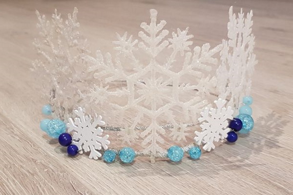So machen Sie mit Ihren eigenen Händen eine Schneekönigin-Krone