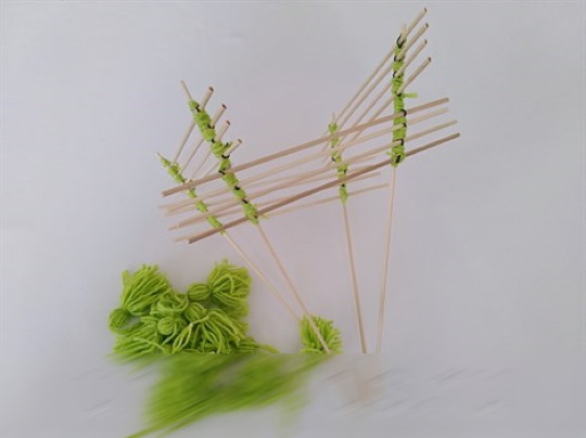 DIY-Garnknäuel-Blumenstrauß am Spieß