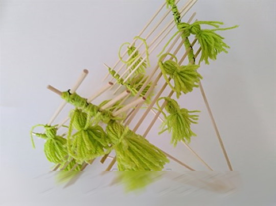 DIY-Garnknäuel-Blumenstrauß am Spieß