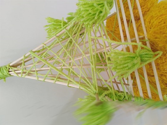 DIY-Garnknäuel-Blumenstrauß am Spieß