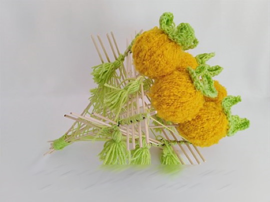 DIY-Garnknäuel-Blumenstrauß am Spieß