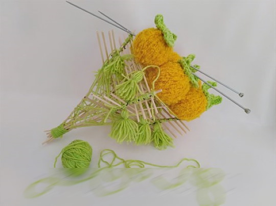 DIY-Garnknäuel-Blumenstrauß am Spieß