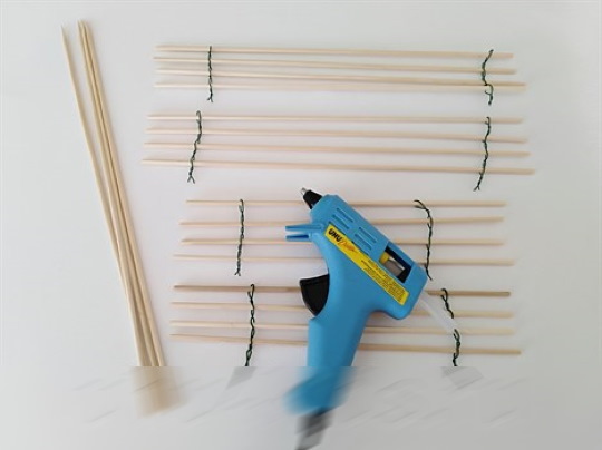 DIY-Garnknäuel-Blumenstrauß am Spieß