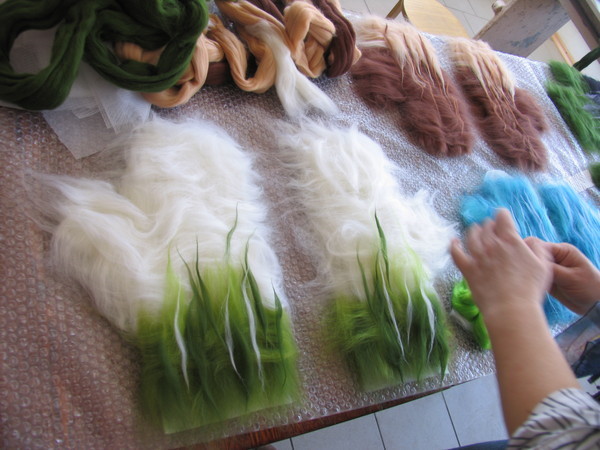 DIY-Fäustlinge aus gefilzter Wolle. Foto
