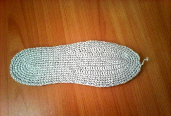 Gestrickte Hausschuhe mit Filzsohle für Anfänger. Schema