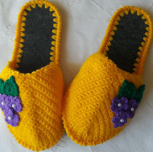 Gestrickte Hausschuhe mit Filzsohle für Anfänger. Schema