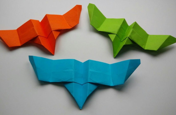 Wie man ein Papierflugzeug baut, das gut fliegt