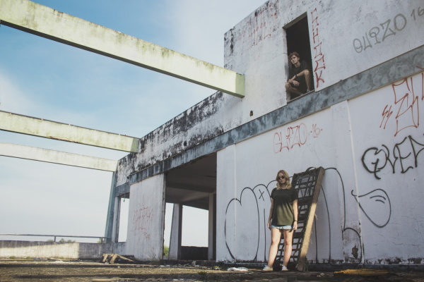 Einfache Zeichnungen im Grunge-Stil mit Bleistift zum Kopieren