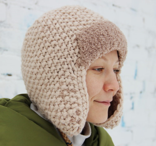 Strickmütze mit Ohrenklappen für Damen. Strickmuster mit Beschreibungen, Fotos