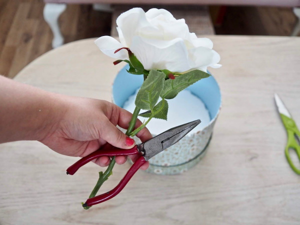 Blumen in einer Hutschachtel. Fotos, wie man es selbst macht