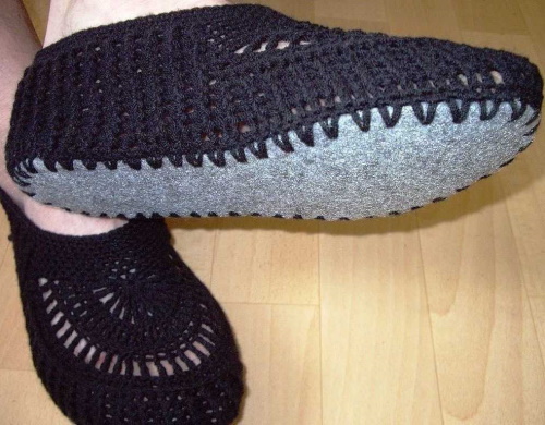 Gestrickte Hausschuhe gehäkelt. Schemata und Beschreibungen, Modelle, Fotos, Meisterkurse