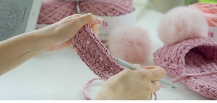 Gestrickte Hausschuhe gehäkelt. Schemata und Beschreibungen, Modelle, Fotos, Meisterkurse