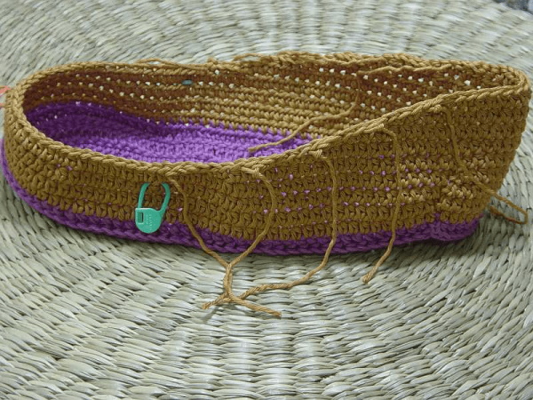 Gestrickte Hausschuhe gehäkelt. Schemata und Beschreibungen, Modelle, Fotos, Meisterkurse