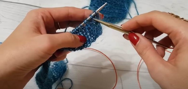Übergroßer Pullover gestrickt. Schemata, Beschreibung für Frauen