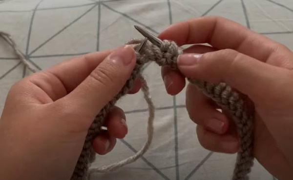 Übergroßer Pullover gestrickt. Schemata, Beschreibung für Frauen