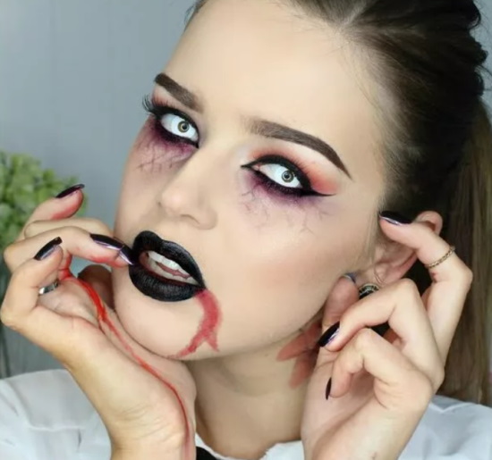 Wie man Kunstblut für Make-up aus Gouache, Stärke, Farbstoff und ohne herstellt
