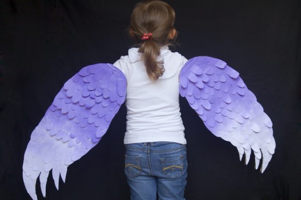 So basteln Sie mit Ihren eigenen Händen Engelsflügel für ein Fotoshooting