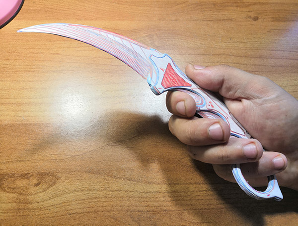 Karambit aus Pappe. Wie man mit eigenen Händen ein Messer herstellt