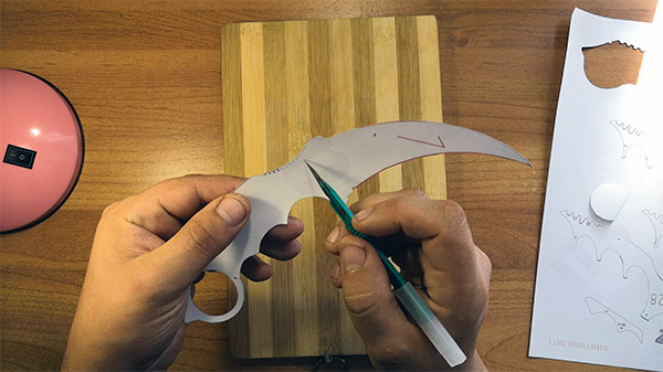 Karambit aus Pappe. Wie man mit eigenen Händen ein Messer herstellt