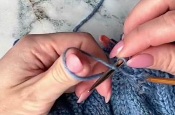 Übergroßer Pullover gestrickt. Schemata, Beschreibung für Frauen