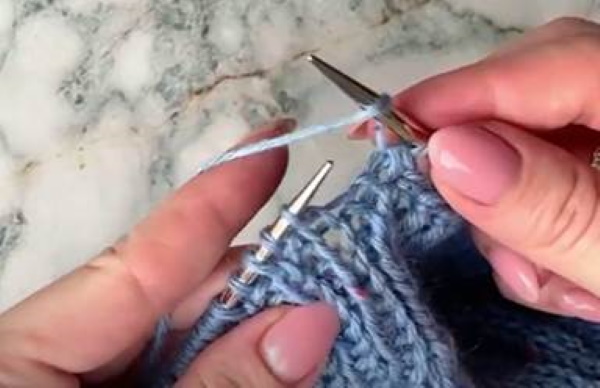 Übergroßer Pullover gestrickt. Schemata, Beschreibung für Frauen