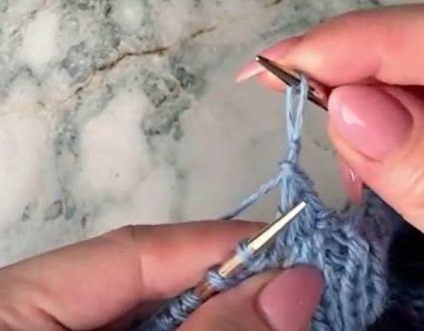 Übergroßer Pullover gestrickt. Schemata, Beschreibung für Frauen