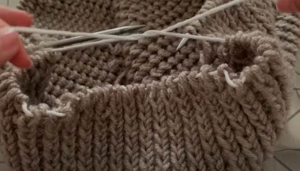 Übergroßer Pullover gestrickt. Schemata, Beschreibung für Frauen
