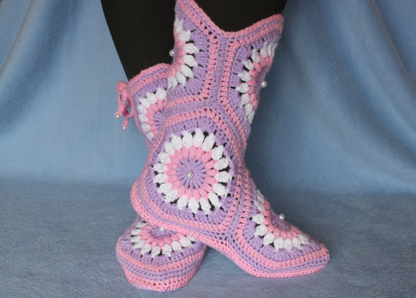 Gehäkelte Stiefel aus Sechsecken. Schema, Meisterklasse mit Schritt-für-Schritt-Beschreibung